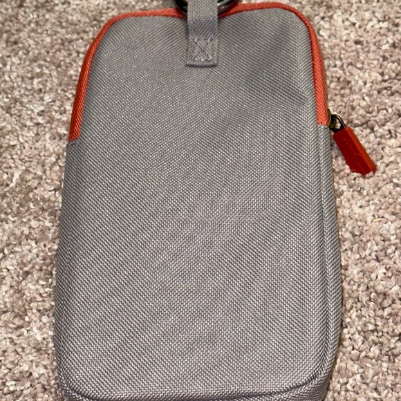 NWT Clip-On Tech Pouch Pattern Whisper Grey Colorblock. - Picture 2 of 9